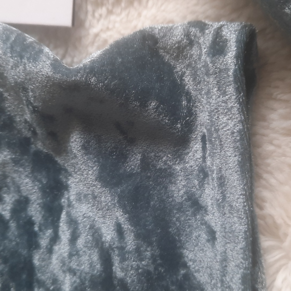 NWT Aritzia TNA Hollywood Dark Slate 1-Shoulder crushedVelvet long sleeve Crop L - Picture 5 of 8